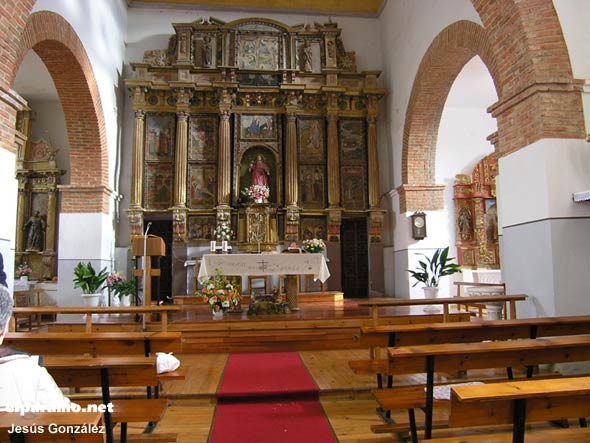 Interior de la iglesia de Bercianos del Páramo