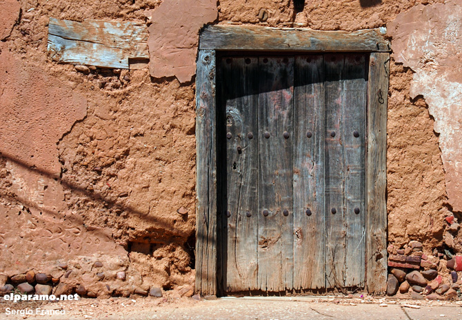 Puerta sobre tapial